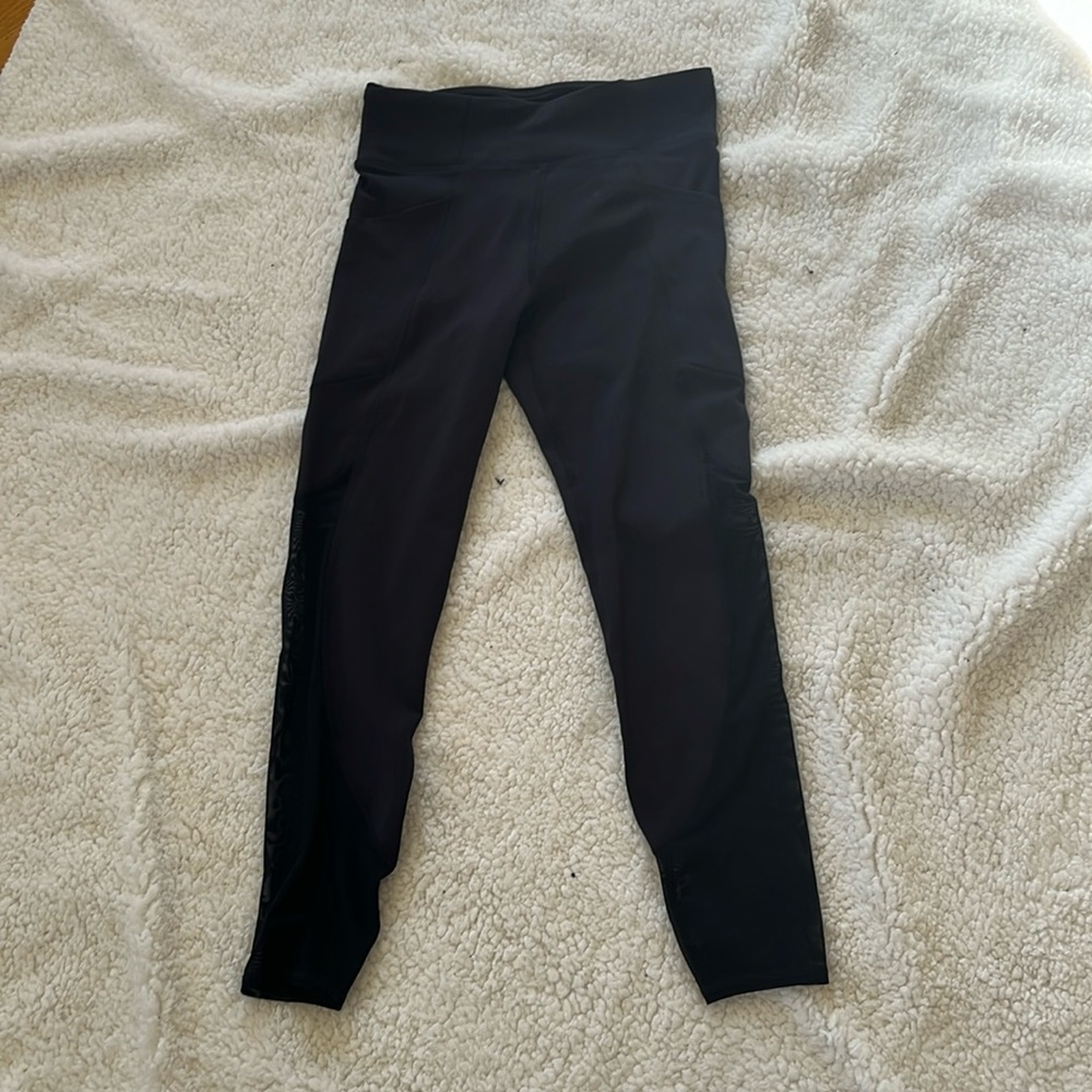 Threats 4 Thought active capri mesh leg pocket leggings